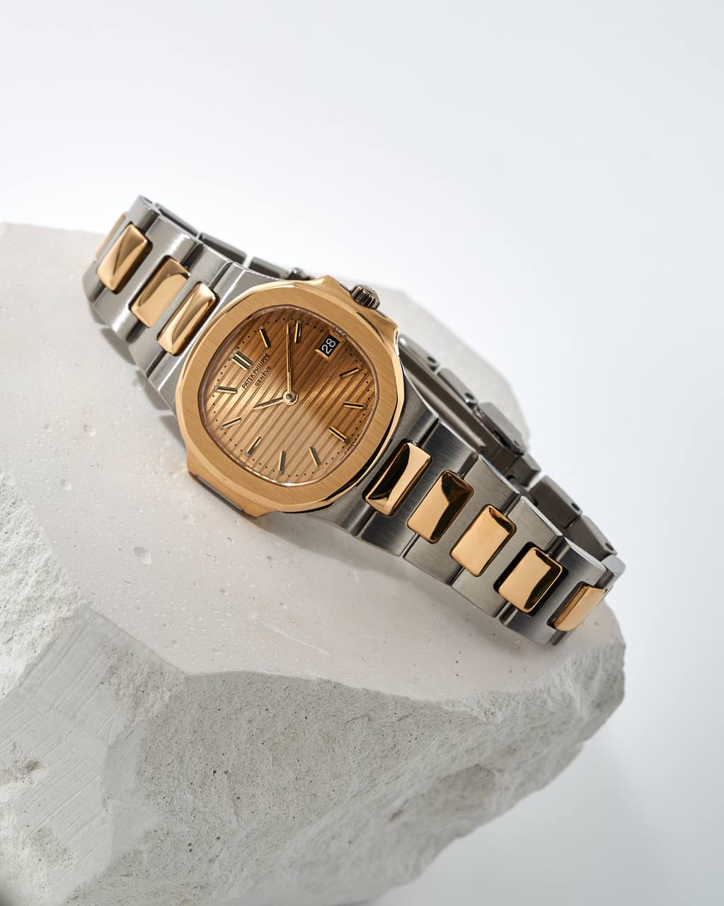 Patek Philippe Nautilus 4700 Ladies