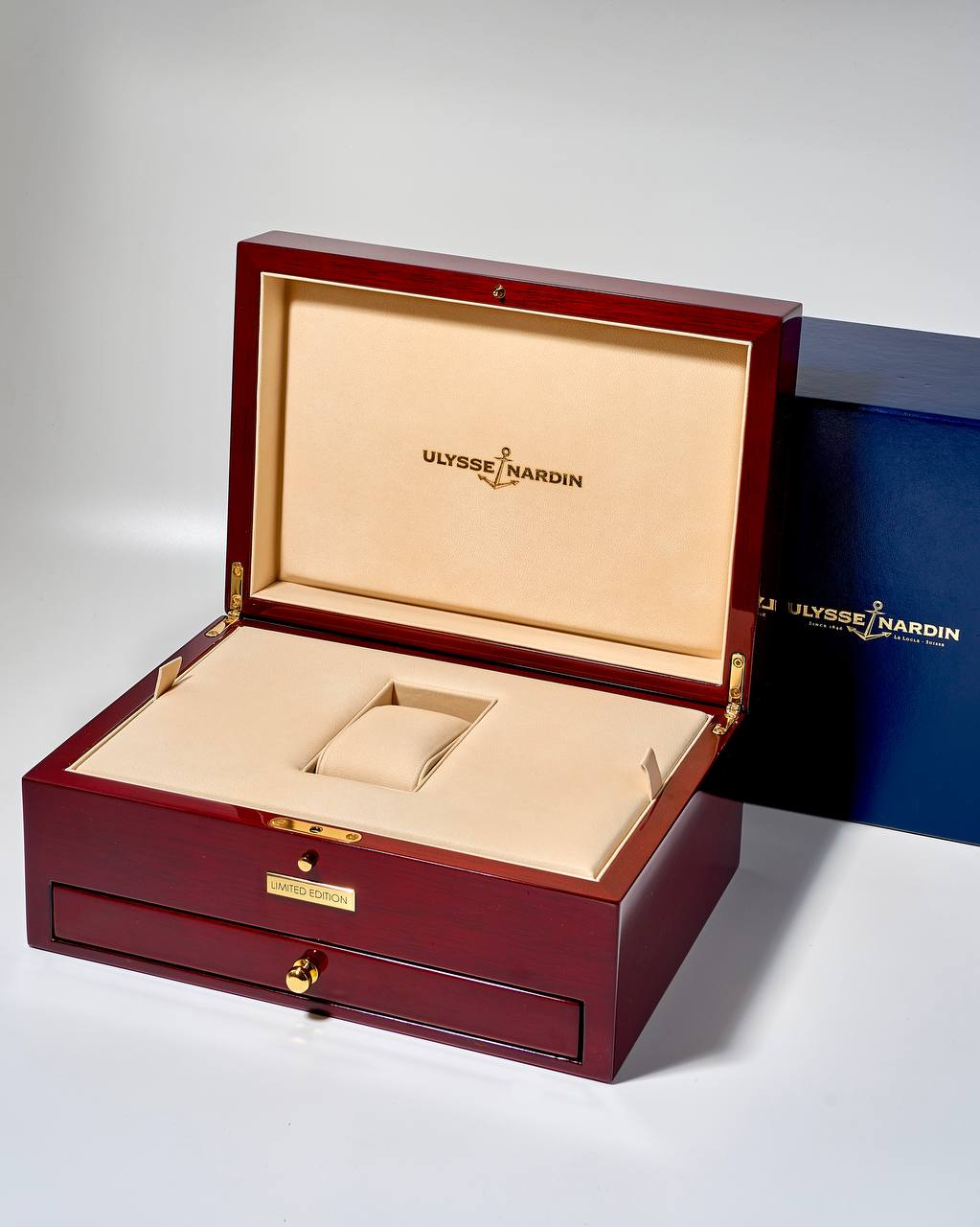 Коробка UN Limited Edition Box