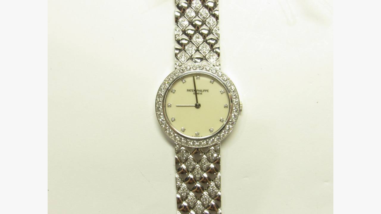 Patek Philippe Calatrava Lady White Gold Diamond Set 4820