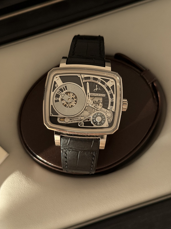 Hautlence Jumping Hour Retrograde HL08 White Gold